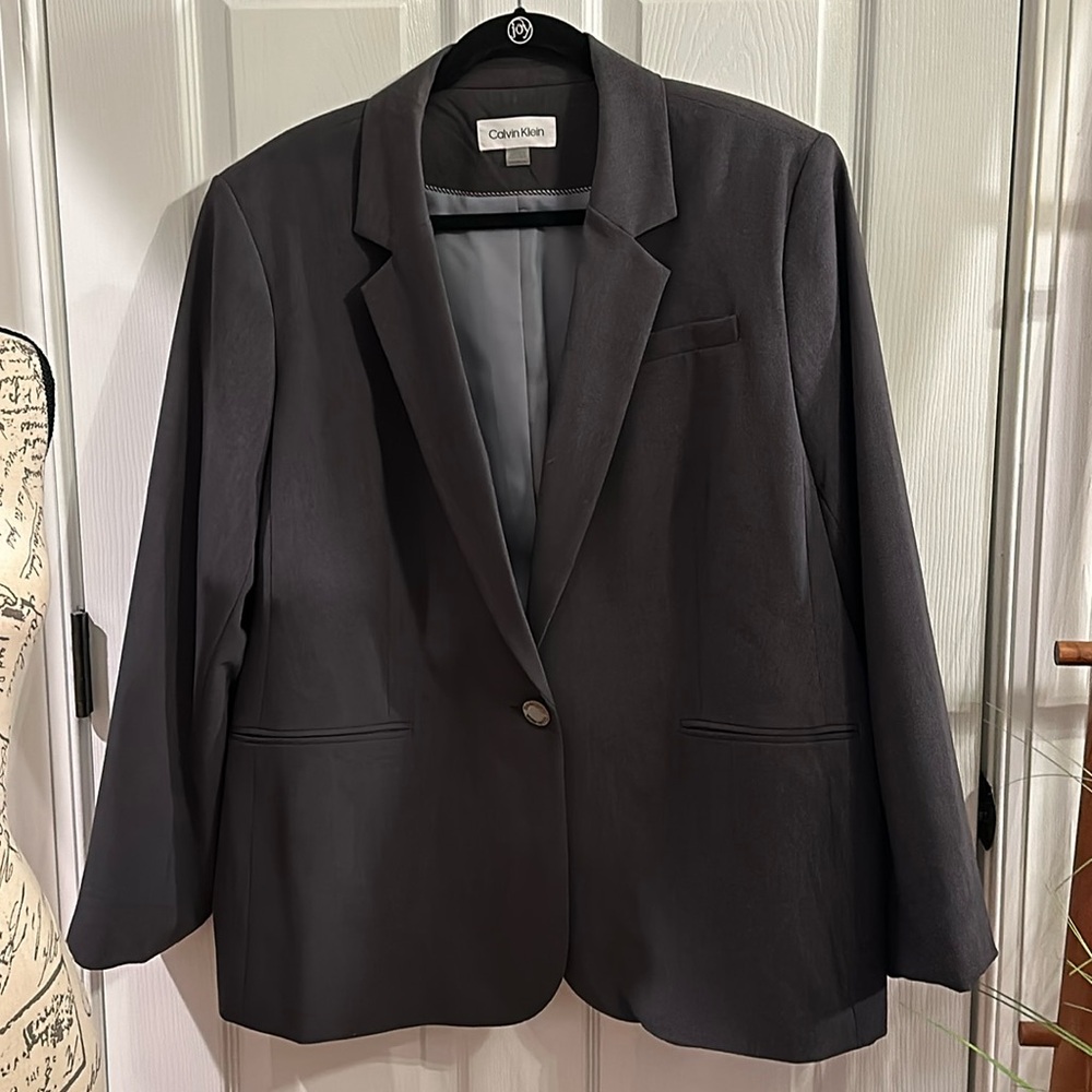 Calvin Klein Women’s 1-Button Closure Notch Lapel Blazer, Size 20W in EUC